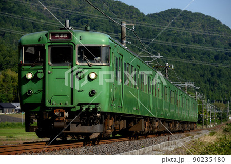 草津線を走る113系普通電車4両 90235480