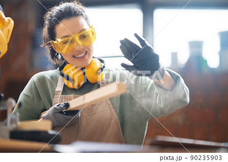 woman carpenter in workshop 90235903