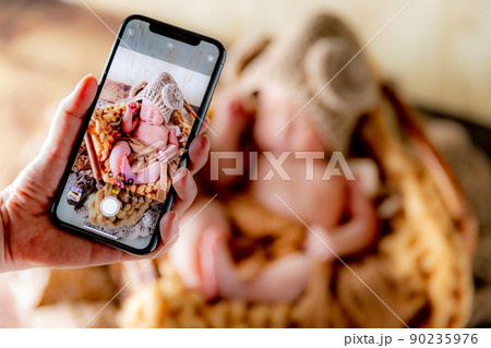 新生児　ニューボーンフォト 90235976