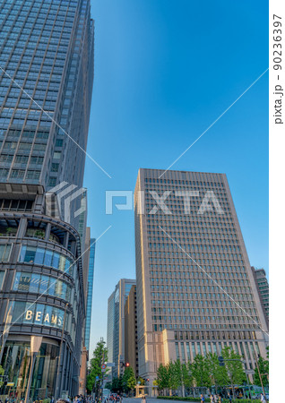 東京都千代田区丸の内の夕方の都市景観 東京都千代田区丸の内の夕方の都市景観 90236397