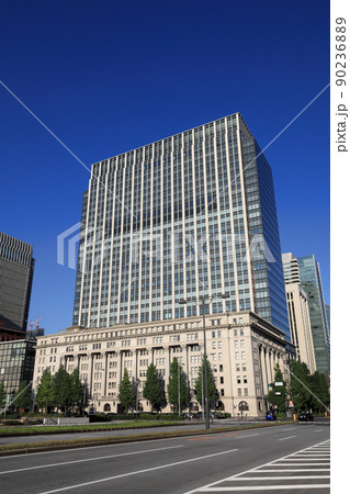 東京都千代田区にある重要文化財・明治生命館と明治安田生命ビル 90236889