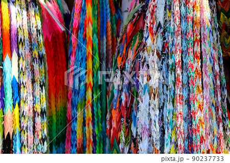 平和の象徴　千羽鶴 90237733