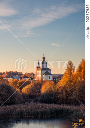 The ancient town of Suzdal in the evening. 90237986