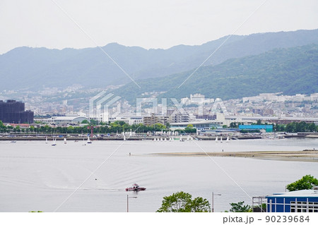 兵庫 西宮市 西宮港 香櫨園浜と芦屋市街地(西宮大橋から、初夏) 兵庫 西宮市 西宮港 香櫨園浜と芦屋市街地(西宮大橋から、初夏) 90239684