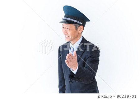お客様を案内する車掌 90239701