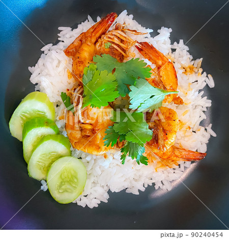 Roasted shrimps with rice on rice 90240454