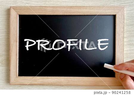 プロフィールを黒板に描くイメージ プロフィールを黒板に描くイメージ 90241258