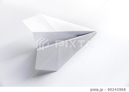 Paper plane origami isolated on a white background 90243968