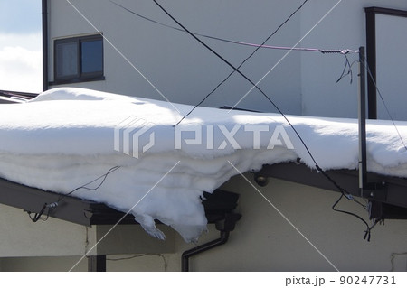 インフラ回線と積雪　屋根の雪と電話回線の障害 90247731