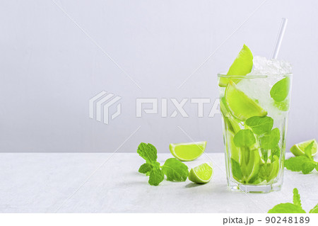Fresh non-alcoholic mojito with ice and straw in glass 90248189