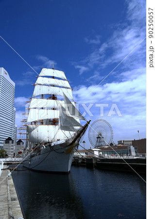 晴れた日の帆船 90250057