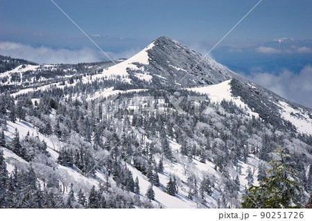 尾瀬の雪山(至仏山・笠ヶ岳) 尾瀬の雪山(至仏山・笠ヶ岳) 90251726