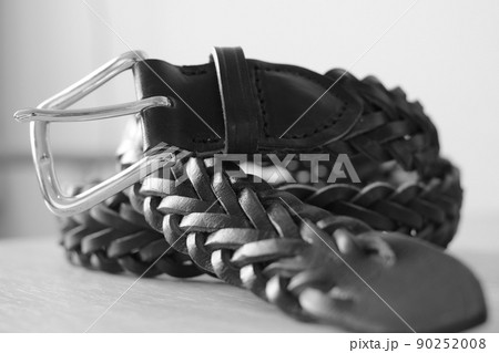 メッシュの革ベルト　白黒 90252008