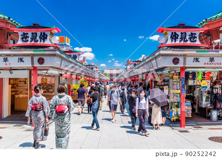 東京　浅草寺　仲見世通り 90252242