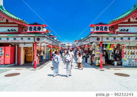 東京　浅草寺　仲見世通り 90252243
