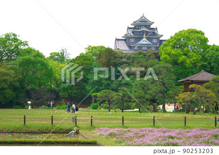 【日本三名園】特別名勝 後楽園と岡山城天守の初夏の風景 岡山県岡山市北区 【日本三名園】特別名勝 後楽園と岡山城天守の初夏の風景 岡山県岡山市北区 90253203