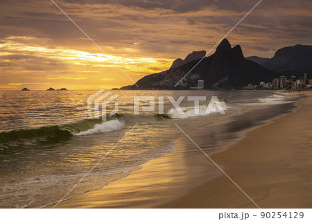 Sunset on the ocean at Rio de Janeiro, Ipanema beach. Brazil 90254129