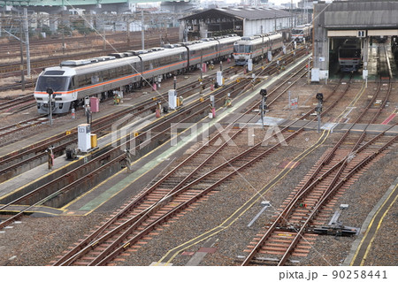 都市をつなぐ鉄道路線の光景(名古屋駅南、向野橋 愛知県 名古屋市 中村区) 都市をつなぐ鉄道路線の光景(名古屋駅南、向野橋 愛知県 名古屋市 中村区) 90258441