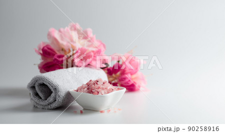Spa composition with pink Himalayan salt. 90258916