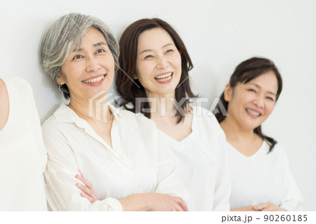 ミドルの女性　美容　ビューティー 90260185