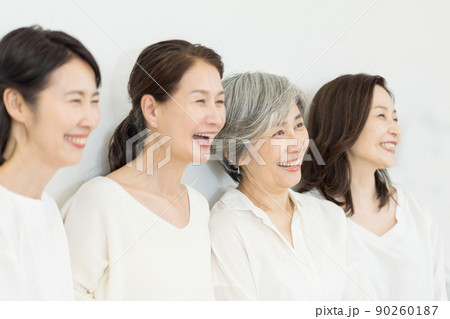 ミドルの女性　美容　ビューティー 90260187