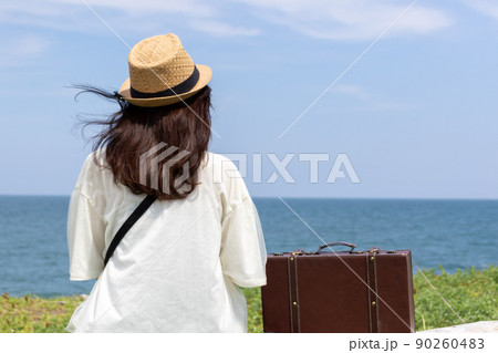 海と旅行者のイメージ 海と旅行者のイメージ 90260483