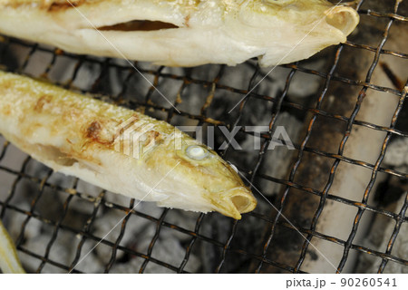 七輪で焼き魚 七輪で焼き魚 90260541