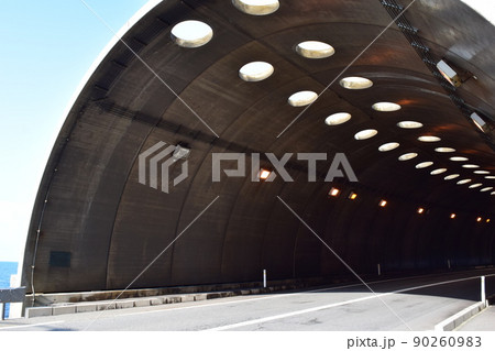 海岸道路のシェルター 90260983