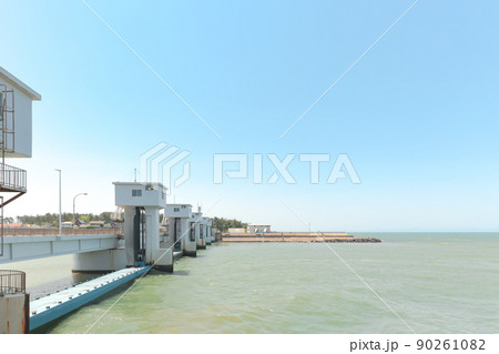 信濃川下流 関屋分水路と日本海 信濃川下流 関屋分水路と日本海 90261082