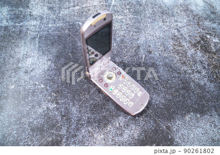 ガラケーとスマホ -電話回線の乗り換え- ガラケーとスマホ -電話回線の乗り換え- 90261802