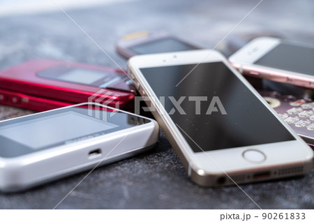 ガラケーとスマホ -電話回線の乗り換え- ガラケーとスマホ -電話回線の乗り換え- 90261833