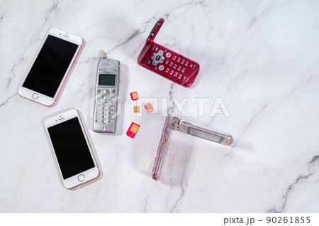 ガラケーとスマホ -電話回線の乗り換え- ガラケーとスマホ -電話回線の乗り換え- 90261855