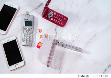 ガラケーとスマホ -電話回線の乗り換え- ガラケーとスマホ -電話回線の乗り換え- 90261856