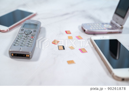 ガラケーとスマホ -電話回線の乗り換え- ガラケーとスマホ -電話回線の乗り換え- 90261878