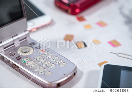 ガラケーとスマホ -電話回線の乗り換え- 90261898