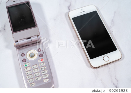 ガラケーとスマホ -電話回線の乗り換え- ガラケーとスマホ -電話回線の乗り換え- 90261928