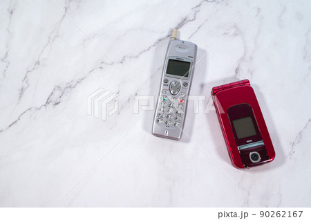 ガラケーとスマホ -電話回線の乗り換え- ガラケーとスマホ -電話回線の乗り換え- 90262167