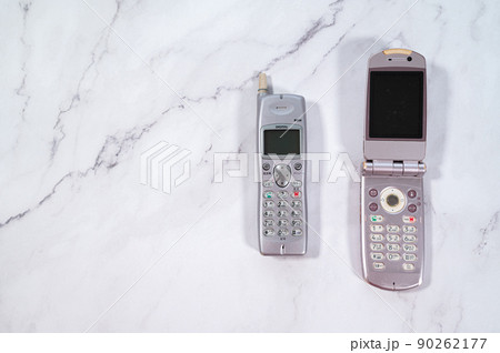 ガラケーとスマホ -電話回線の乗り換え- 90262177