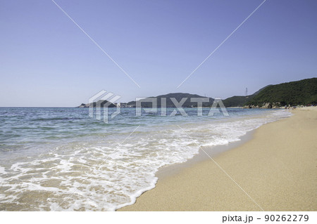 福井県美浜町・5月〕日本一の透明度を誇る海 水晶浜海水浴場のきらめく砂浜の写真素材 [90262279] - PIXTA