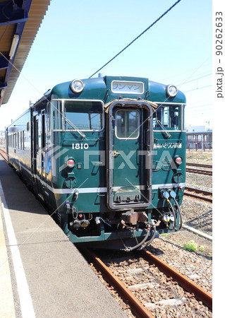 道南いさりび鉄道のキハ40形 濃緑色車両(木古内駅) 道南いさりび鉄道のキハ40形 濃緑色車両(木古内駅) 90262633