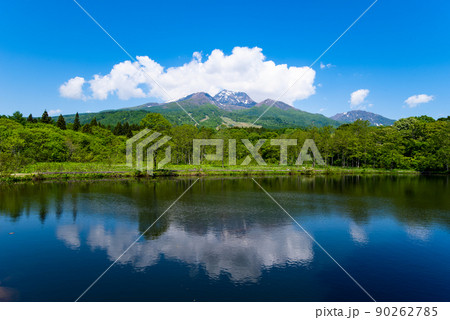 妙高山といもり池（新潟県妙高市池の平） 90262785
