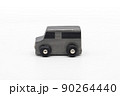 ミニバンタイプの小さな木製ミニチュアカー （横位置） 90264440