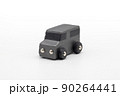 ミニバンタイプの小さな木製ミニチュアカー （横位置） 90264441