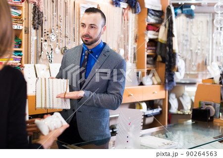 seller offering colored necklaces and pendants 90264563