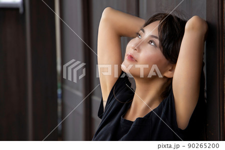 女性のポートレート 90265200