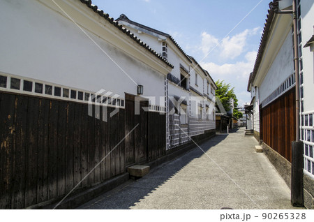 日本の伝統家屋が多く残る倉敷美観地区 90265328