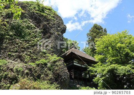 田毎の月で名高い長楽寺 (千曲市) 90265703