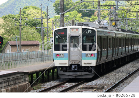 スイッチバックで姨捨駅に入ってくる列車 スイッチバックで姨捨駅に入ってくる列車 90265729