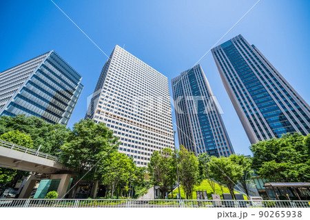 日本の東京都市景観　霞が関の超高層ビル群などを望む 90265938