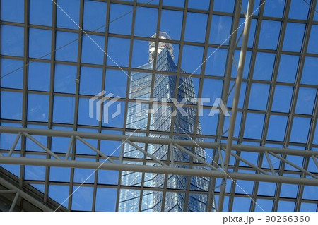 道の駅　道の駅あきた港のセリオンリスタから見上げたポートタワーセリオン 90266360